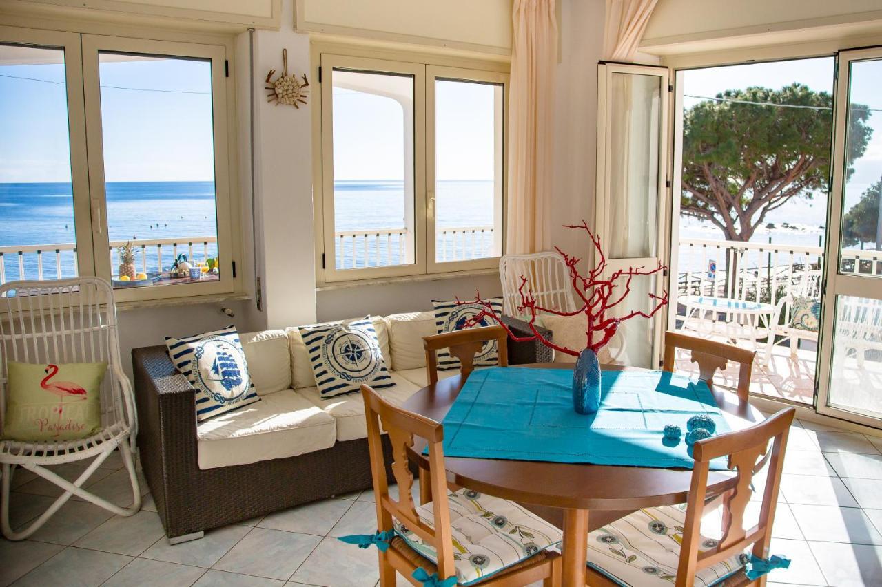 Terrazza Lungomare, E Sei In Spiaggia... Кала-Гононе Экстерьер фото